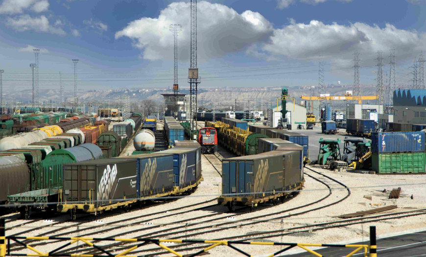 ADIF AVANZA EN EL DESARROLLO DE LA TERMINAL MADRID-VICÁLVARO CON LA ADQUISICIÓN DE 3 GRÚAS PÓRTICO AUTOMATIZADAS